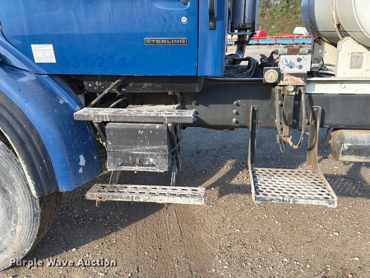 image for item FK4187 1999 Sterling Truck L8513 ready mix truck