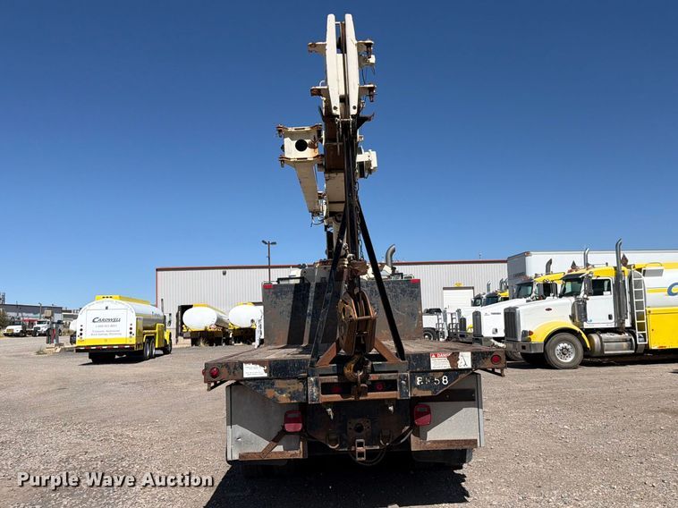 image for item FK4633 1996 International Navistar F-2574 crane truck