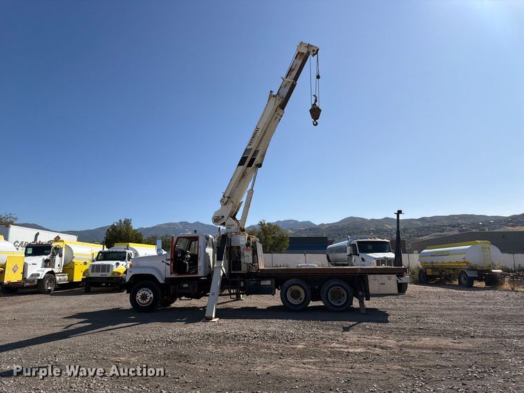 image for item FK4633 1996 International Navistar F-2574 crane truck