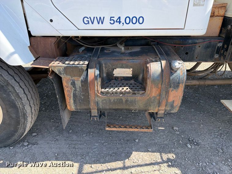 image for item FK4633 1996 International Navistar F-2574 crane truck