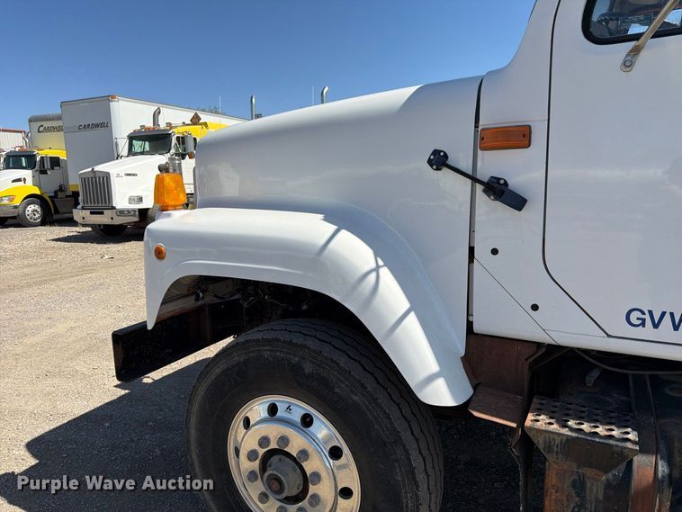 image for item FK4633 1996 International Navistar F-2574 crane truck