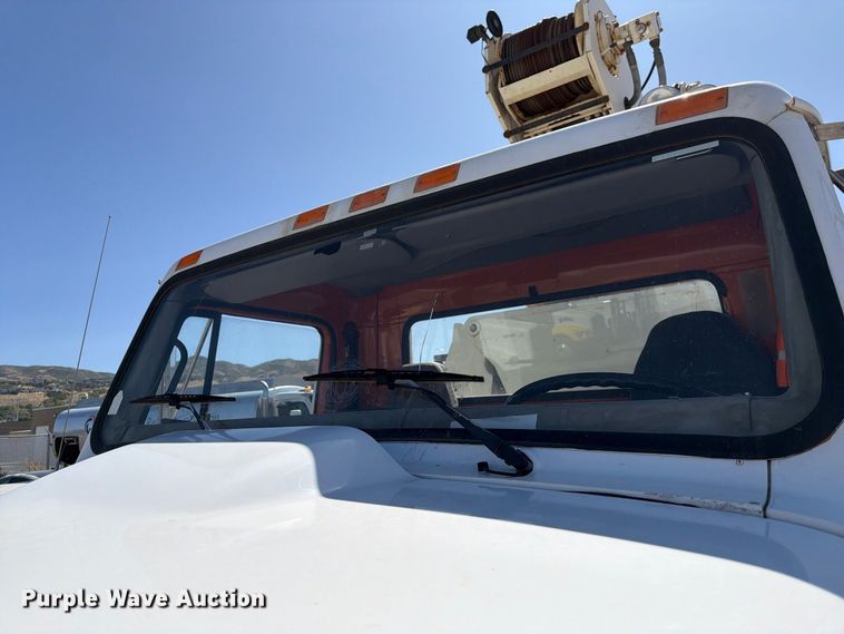 image for item FK4633 1996 International Navistar F-2574 crane truck