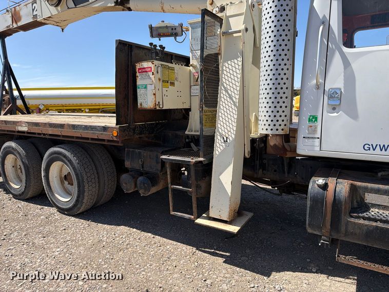 image for item FK4633 1996 International Navistar F-2574 crane truck