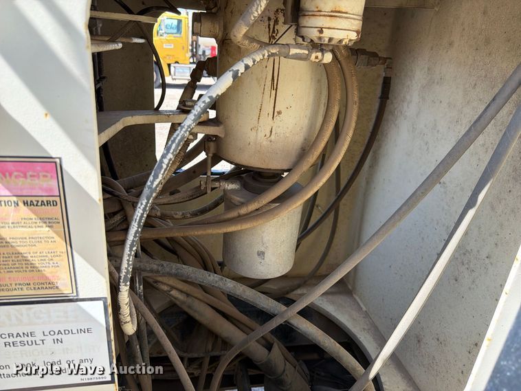 image for item FK4633 1996 International Navistar F-2574 crane truck