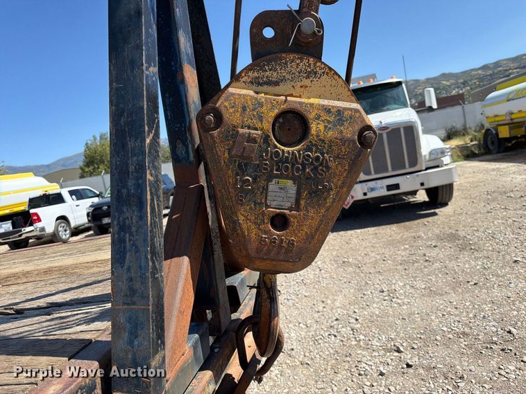 image for item FK4633 1996 International Navistar F-2574 crane truck