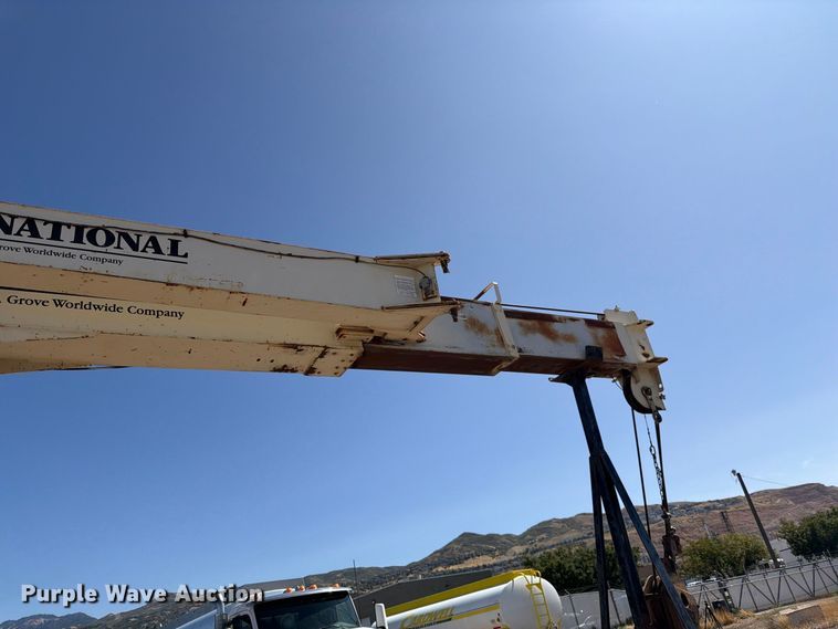 image for item FK4633 1996 International Navistar F-2574 crane truck