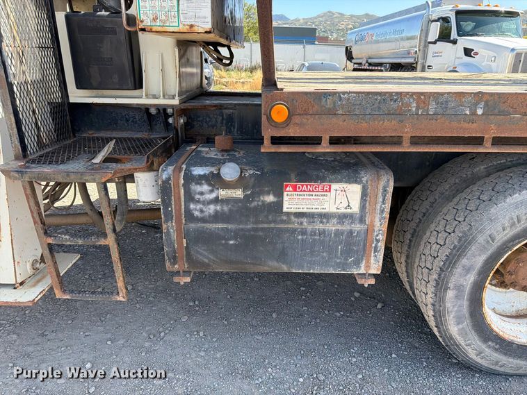 image for item FK4633 1996 International Navistar F-2574 crane truck
