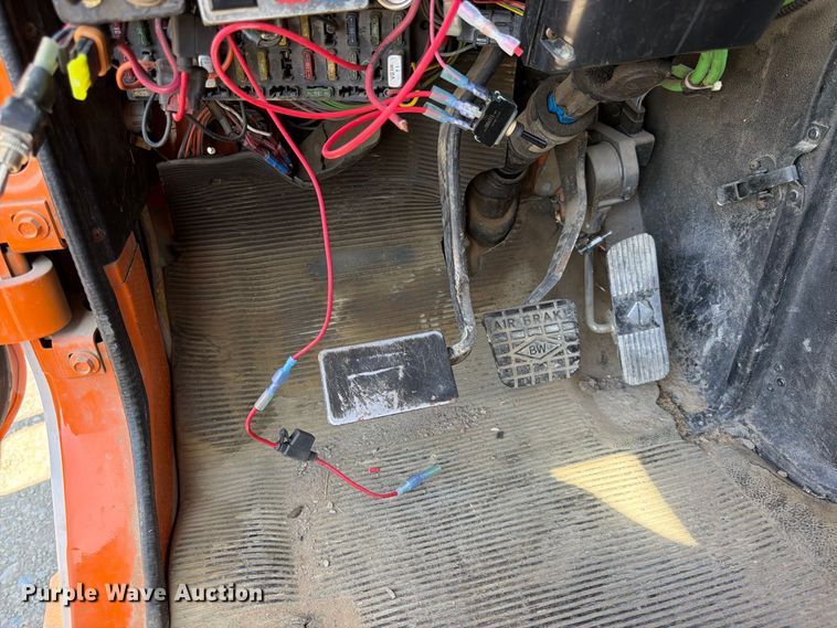 image for item FK4633 1996 International Navistar F-2574 crane truck