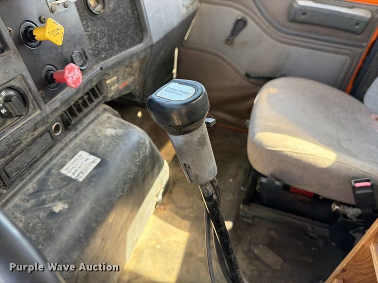 image for item FK4633 1996 International Navistar F-2574 crane truck