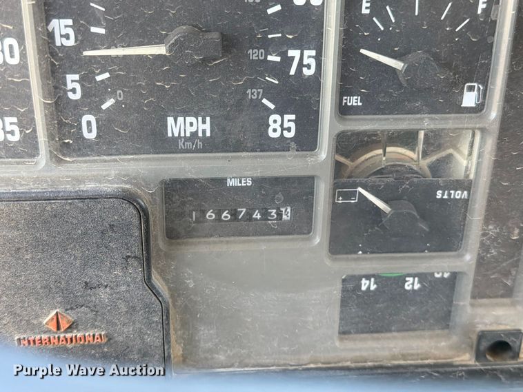 image for item FK4633 1996 International Navistar F-2574 crane truck