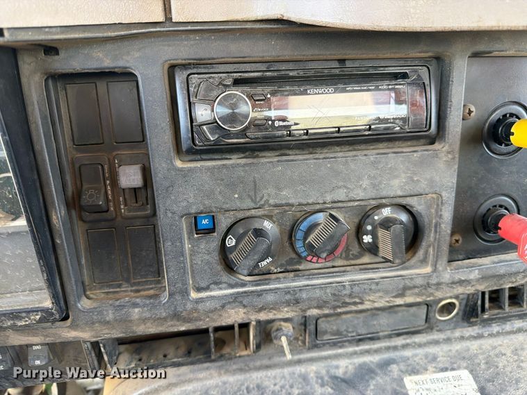 image for item FK4633 1996 International Navistar F-2574 crane truck