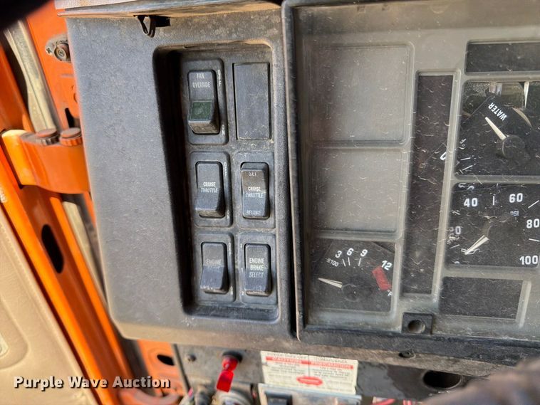 image for item FK4633 1996 International Navistar F-2574 crane truck