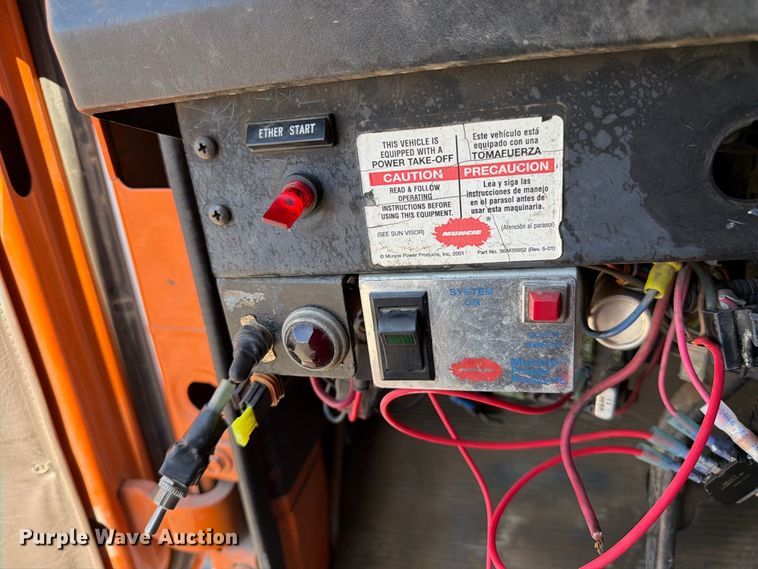 image for item FK4633 1996 International Navistar F-2574 crane truck