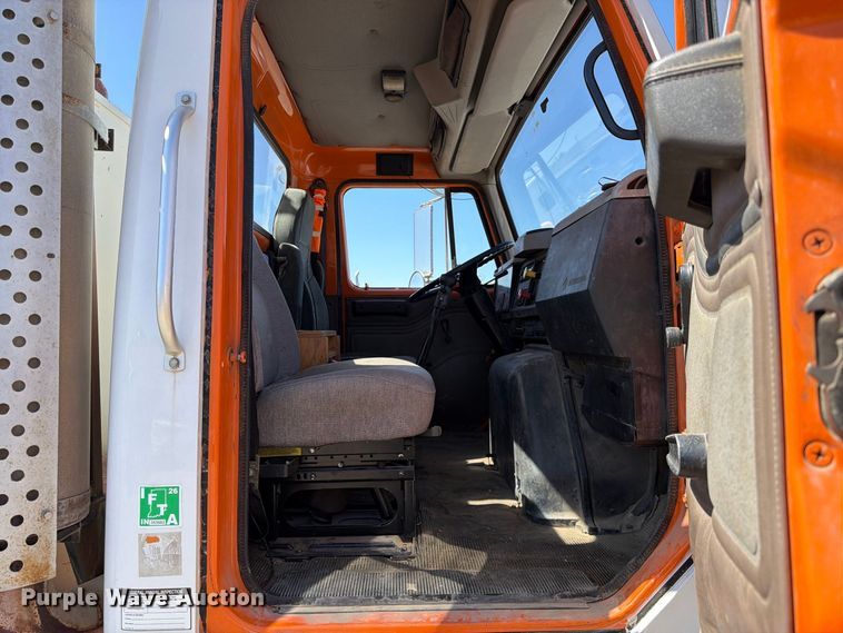 image for item FK4633 1996 International Navistar F-2574 crane truck