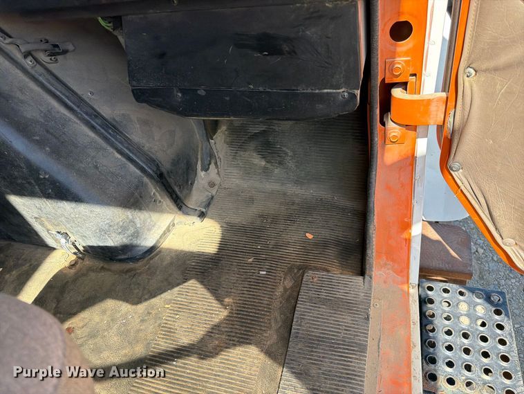 image for item FK4633 1996 International Navistar F-2574 crane truck