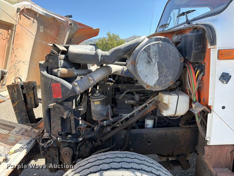 image for item FK4633 1996 International Navistar F-2574 crane truck