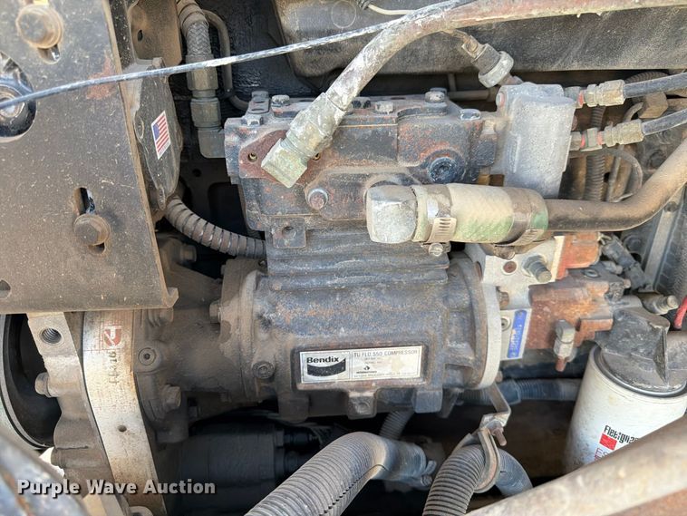image for item FK4633 1996 International Navistar F-2574 crane truck