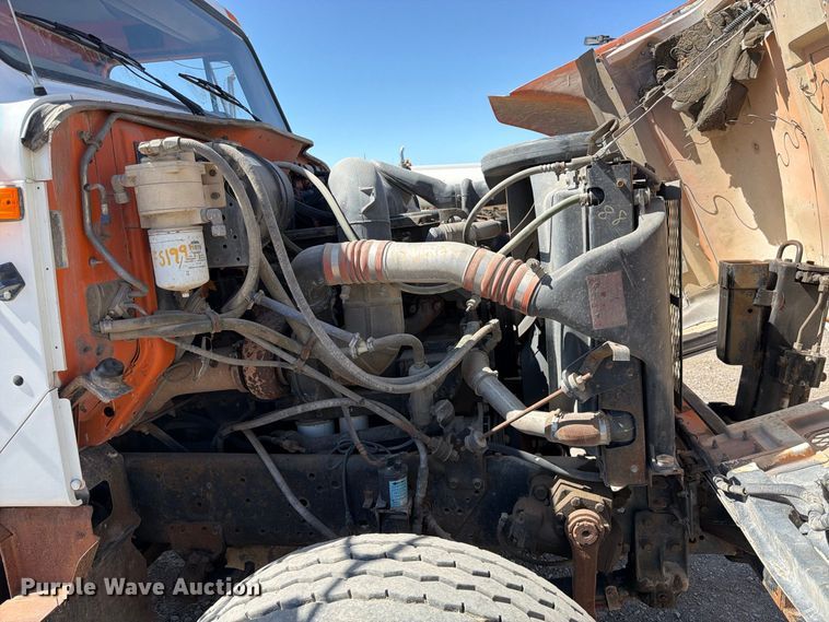 image for item FK4633 1996 International Navistar F-2574 crane truck