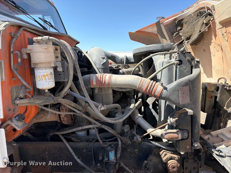 image for item FK4633 1996 International Navistar F-2574 crane truck