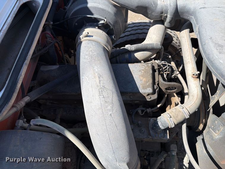 image for item FK4633 1996 International Navistar F-2574 crane truck