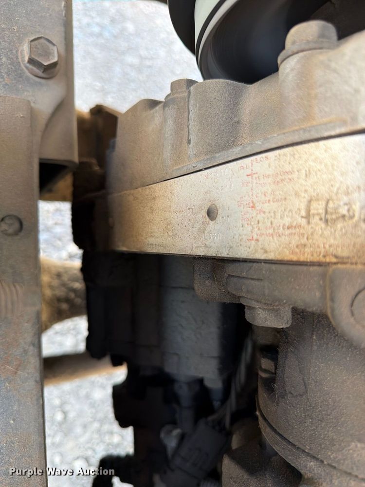 image for item FK4633 1996 International Navistar F-2574 crane truck