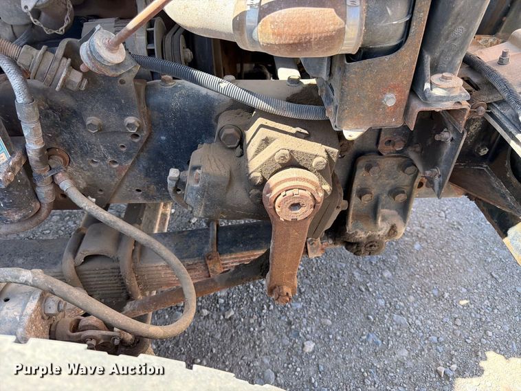 image for item FK4633 1996 International Navistar F-2574 crane truck