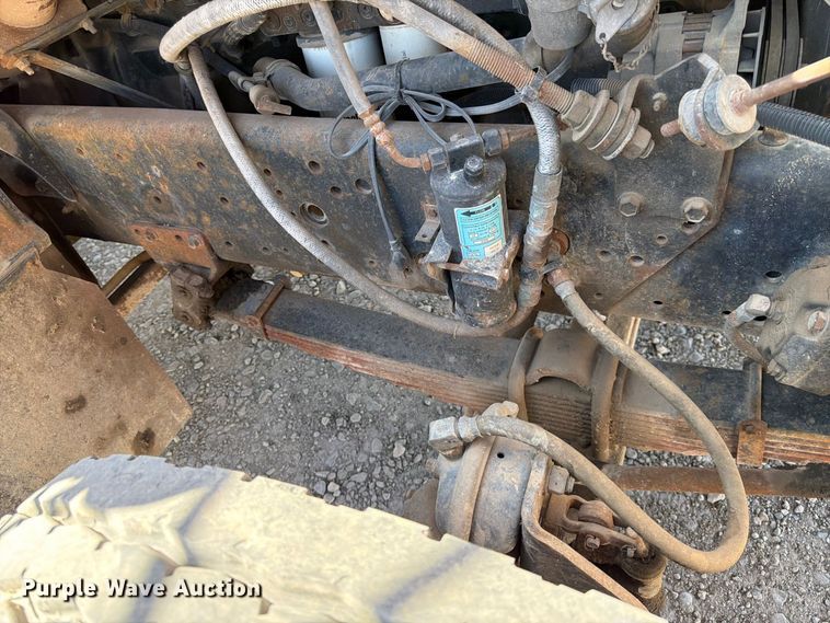 image for item FK4633 1996 International Navistar F-2574 crane truck