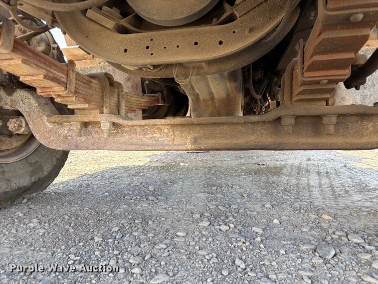 image for item FK4633 1996 International Navistar F-2574 crane truck