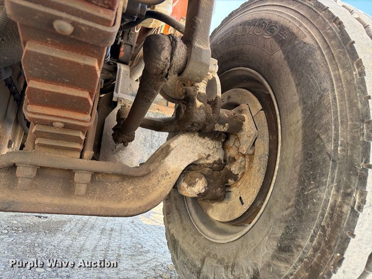 image for item FK4633 1996 International Navistar F-2574 crane truck