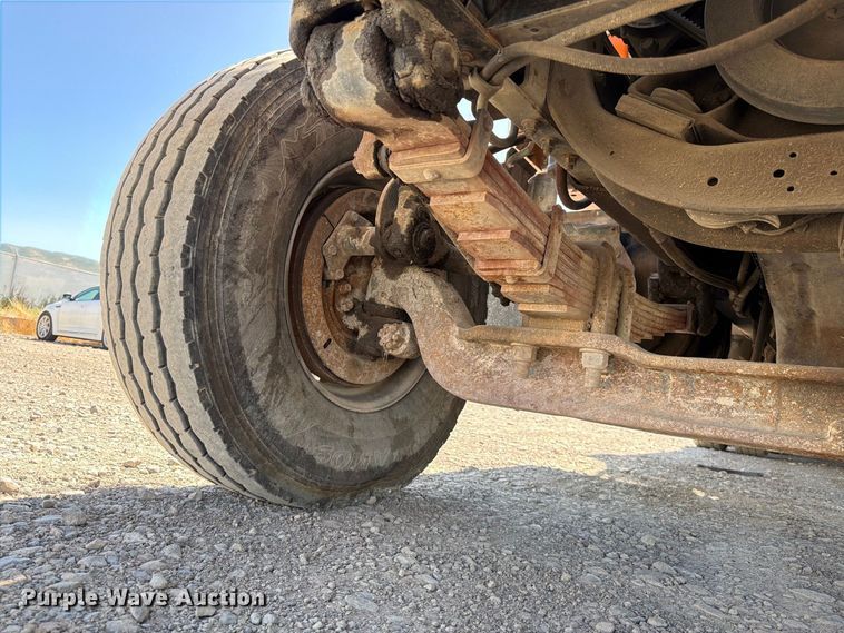 image for item FK4633 1996 International Navistar F-2574 crane truck