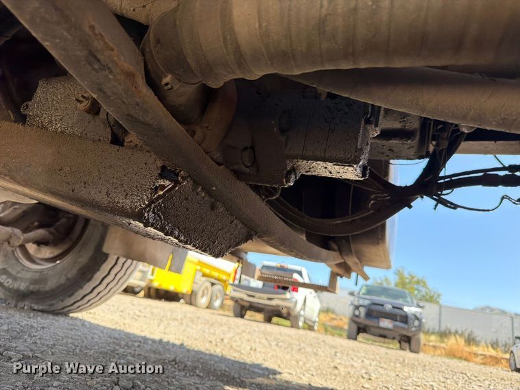 image for item FK4633 1996 International Navistar F-2574 crane truck
