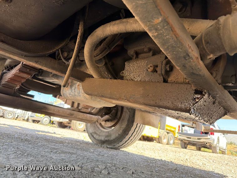 image for item FK4633 1996 International Navistar F-2574 crane truck