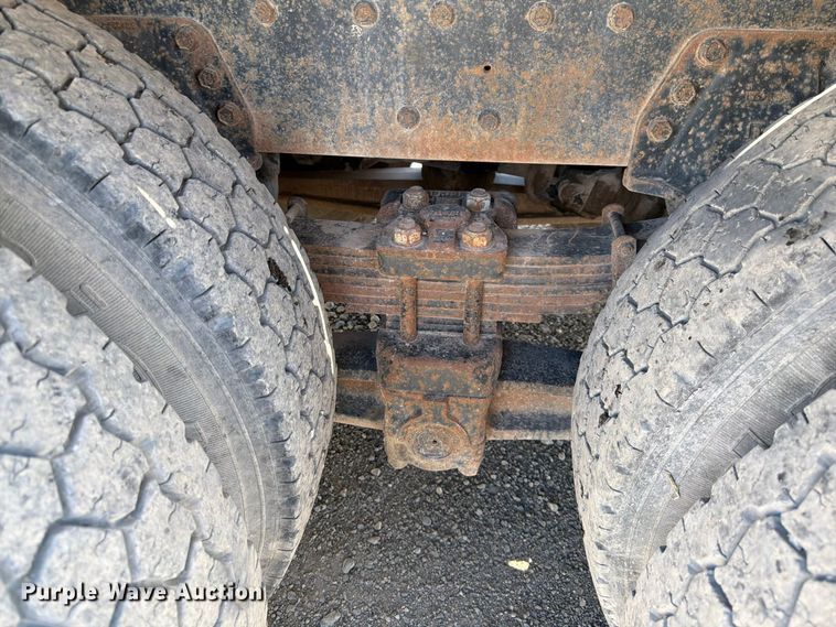 image for item FK4633 1996 International Navistar F-2574 crane truck