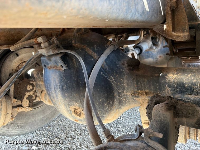 image for item FK4633 1996 International Navistar F-2574 crane truck