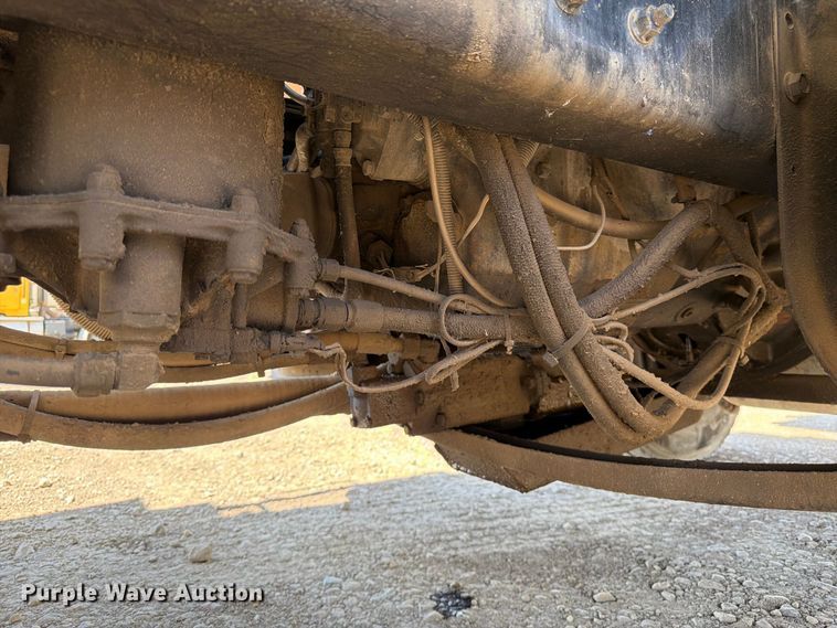 image for item FK4633 1996 International Navistar F-2574 crane truck