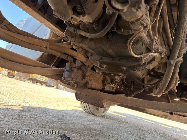 image for item FK4633 1996 International Navistar F-2574 crane truck