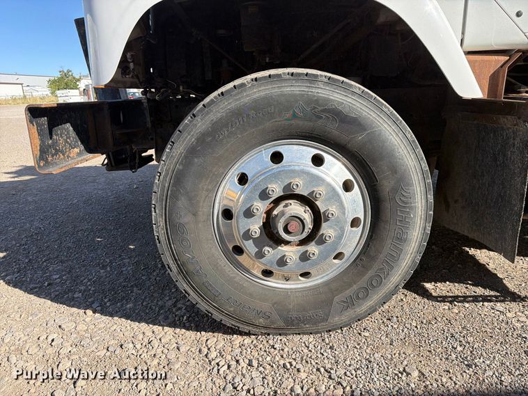image for item FK4633 1996 International Navistar F-2574 crane truck