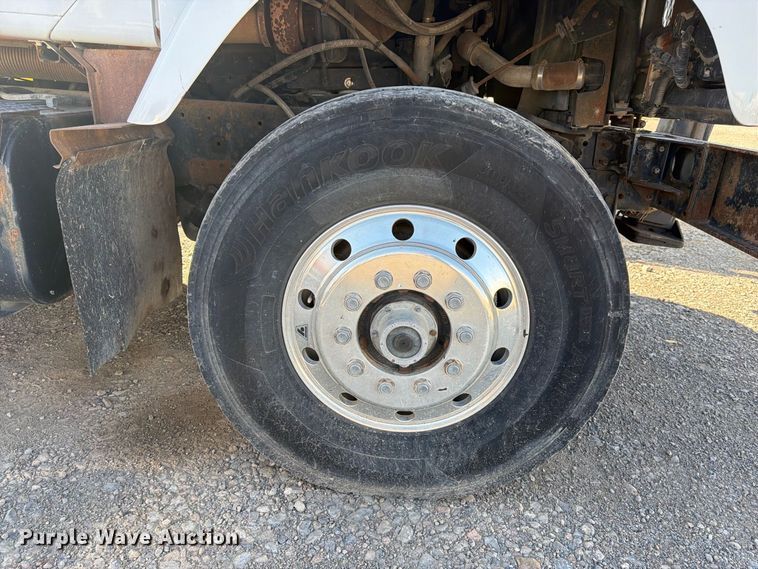 image for item FK4633 1996 International Navistar F-2574 crane truck