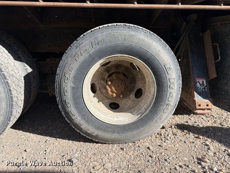 image for item FK4633 1996 International Navistar F-2574 crane truck