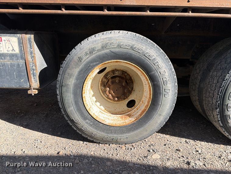 image for item FK4633 1996 International Navistar F-2574 crane truck
