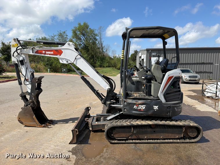 image for item FK5187 2023 Bobcat E35 mini excavator