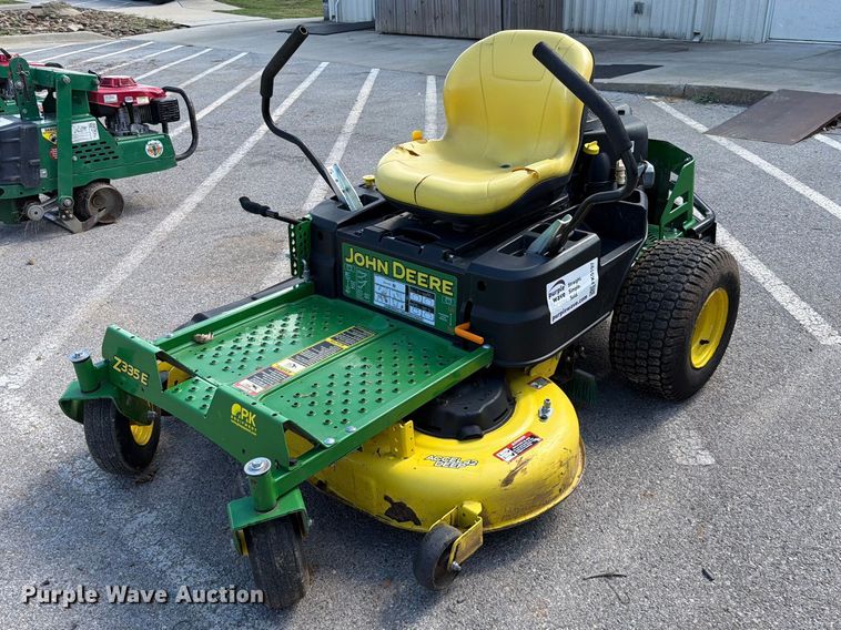 John Deere 2335E ZTR lawn mower