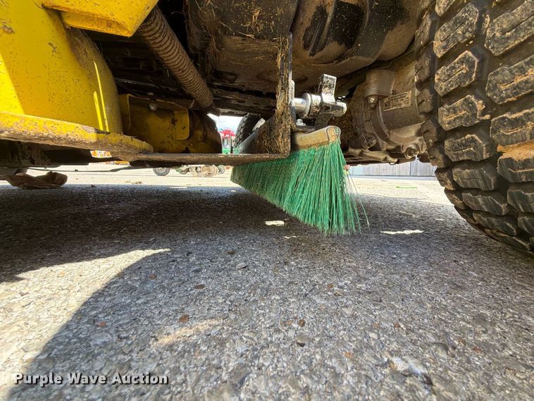 image for item FK5197 John Deere 2335E ZTR lawn mower