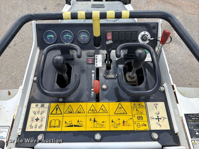 image for item FK5208 2023 Bobcat MT100 compact utility loader