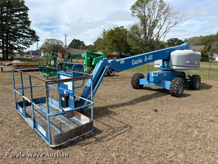 2011 Genie S-45 boom lift