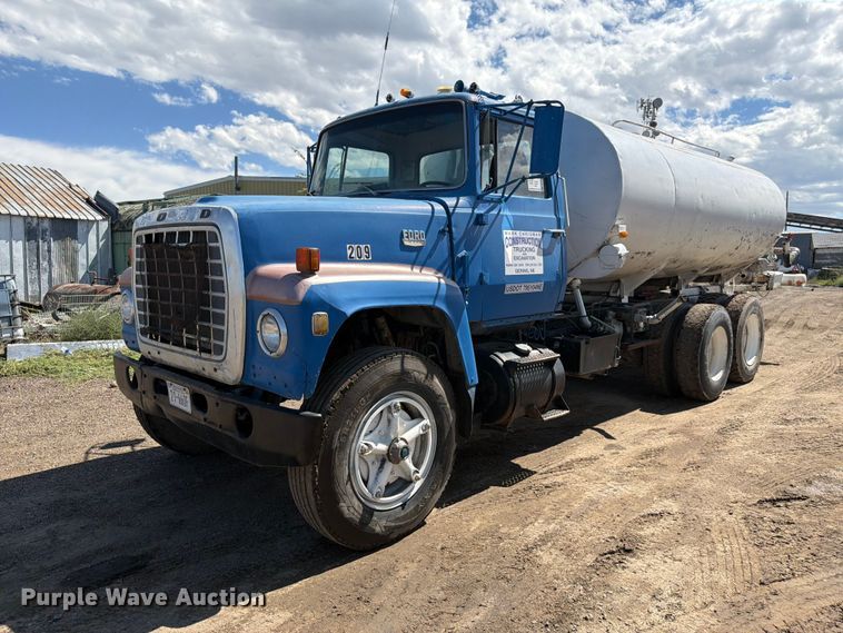 image for item FM7635 1975 Ford 9000 tank truck