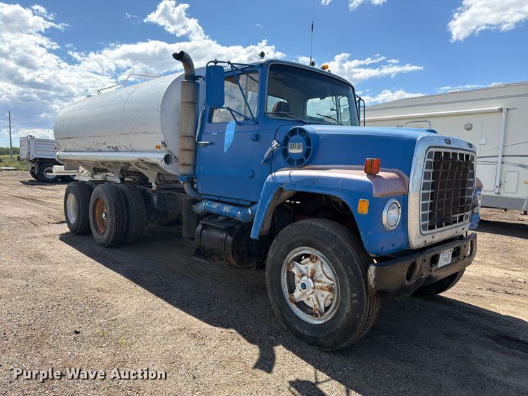 image for item FM7635 1975 Ford 9000 tank truck
