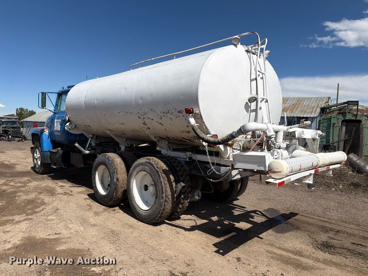 image for item FM7635 1975 Ford 9000 tank truck