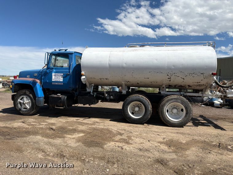 image for item FM7635 1975 Ford 9000 tank truck