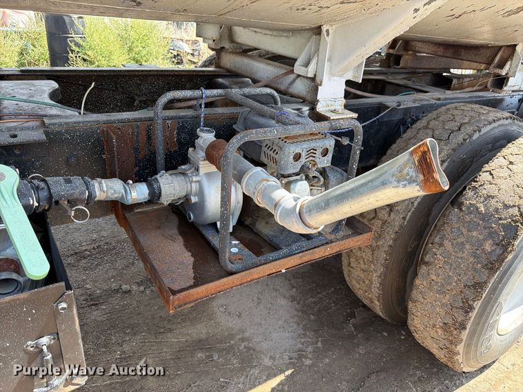 image for item FM7635 1975 Ford 9000 tank truck